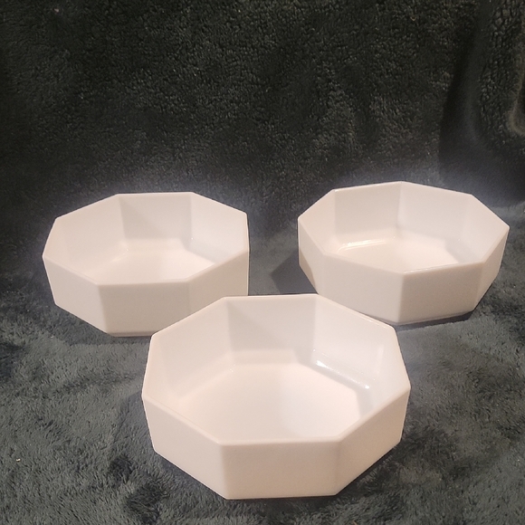 Arcoroc Other - Arcoroc octagonal set of 3 bowls. Eloquent 3 bowls.